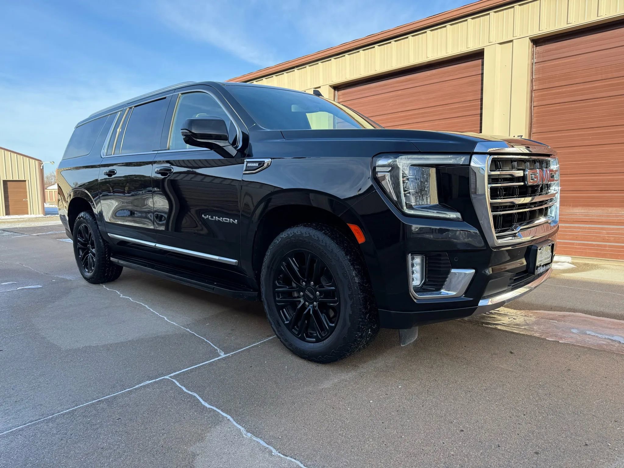 Used 2022 GMC Yukon XL SLT w/ SLT Luxury Package image 2