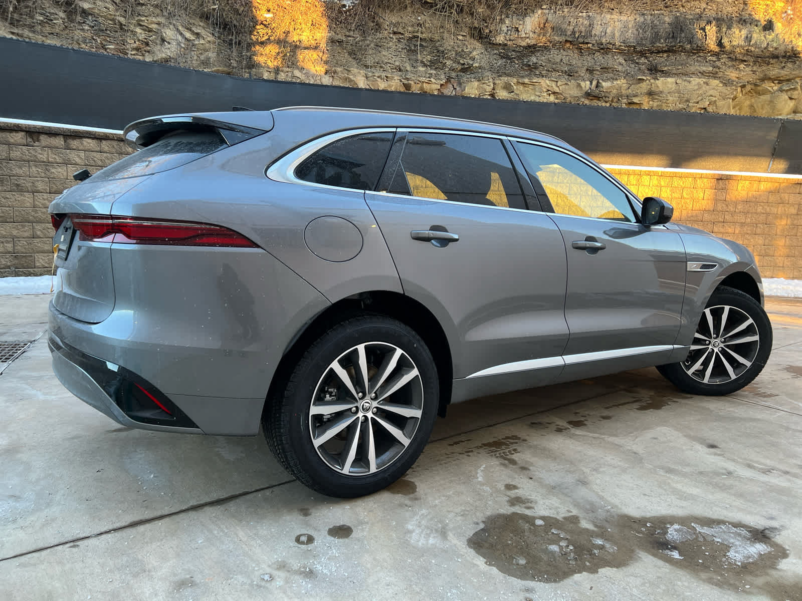 Used 2025 Jaguar F-PACE R-Dynamic S AWD/4WD image 3