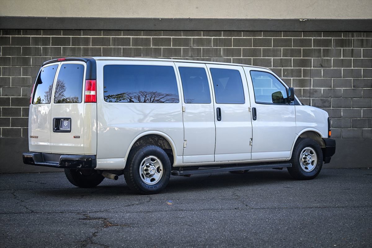 Used 2017 Chevrolet Express 2500 LS RWD image 3