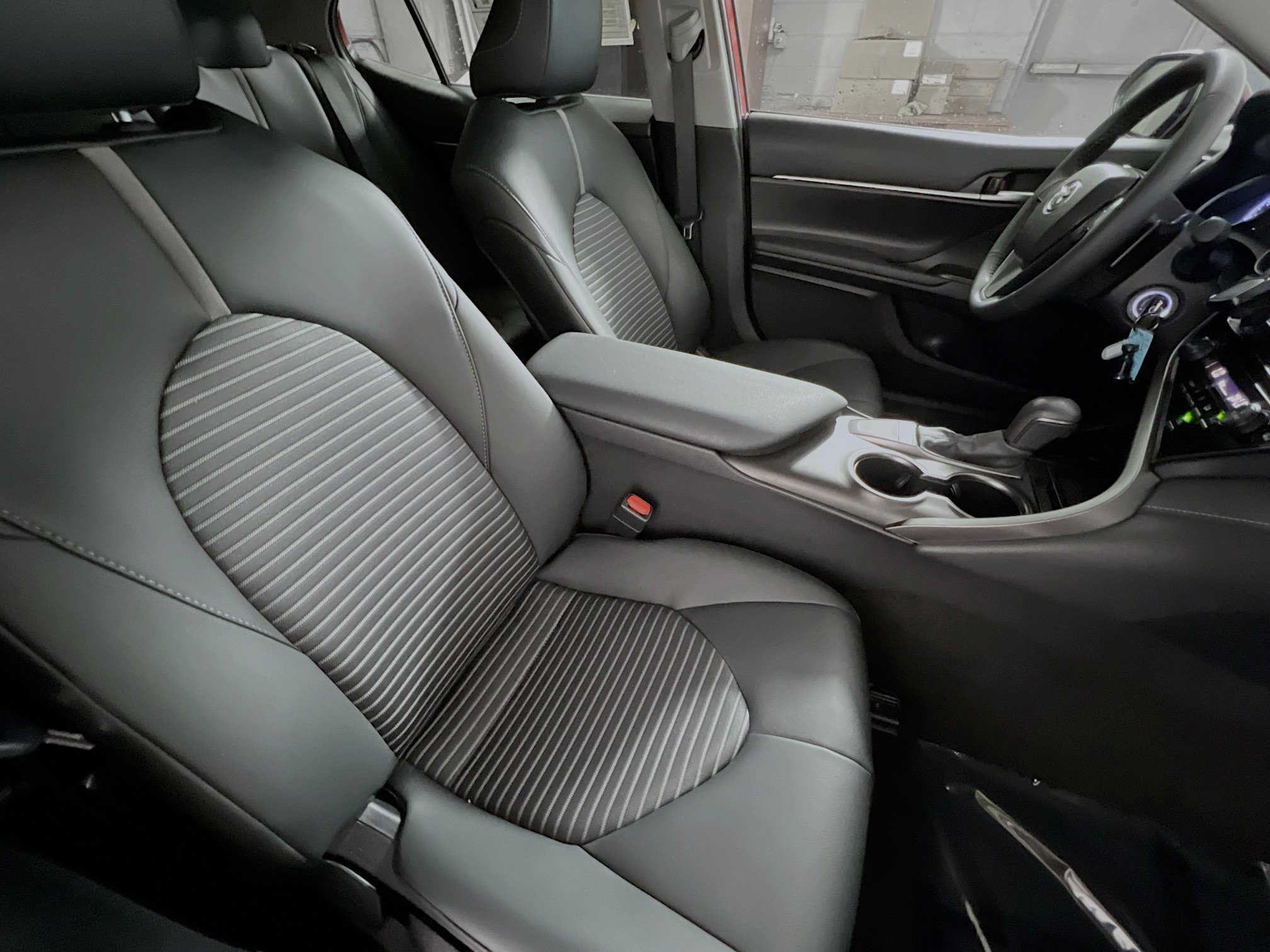 Used 2024 Toyota Camry SE image 30