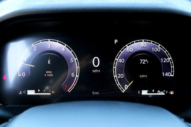 New 2025 Jeep Grand Cherokee Laredo w/ Luxury Tech Group I RWD image 12
