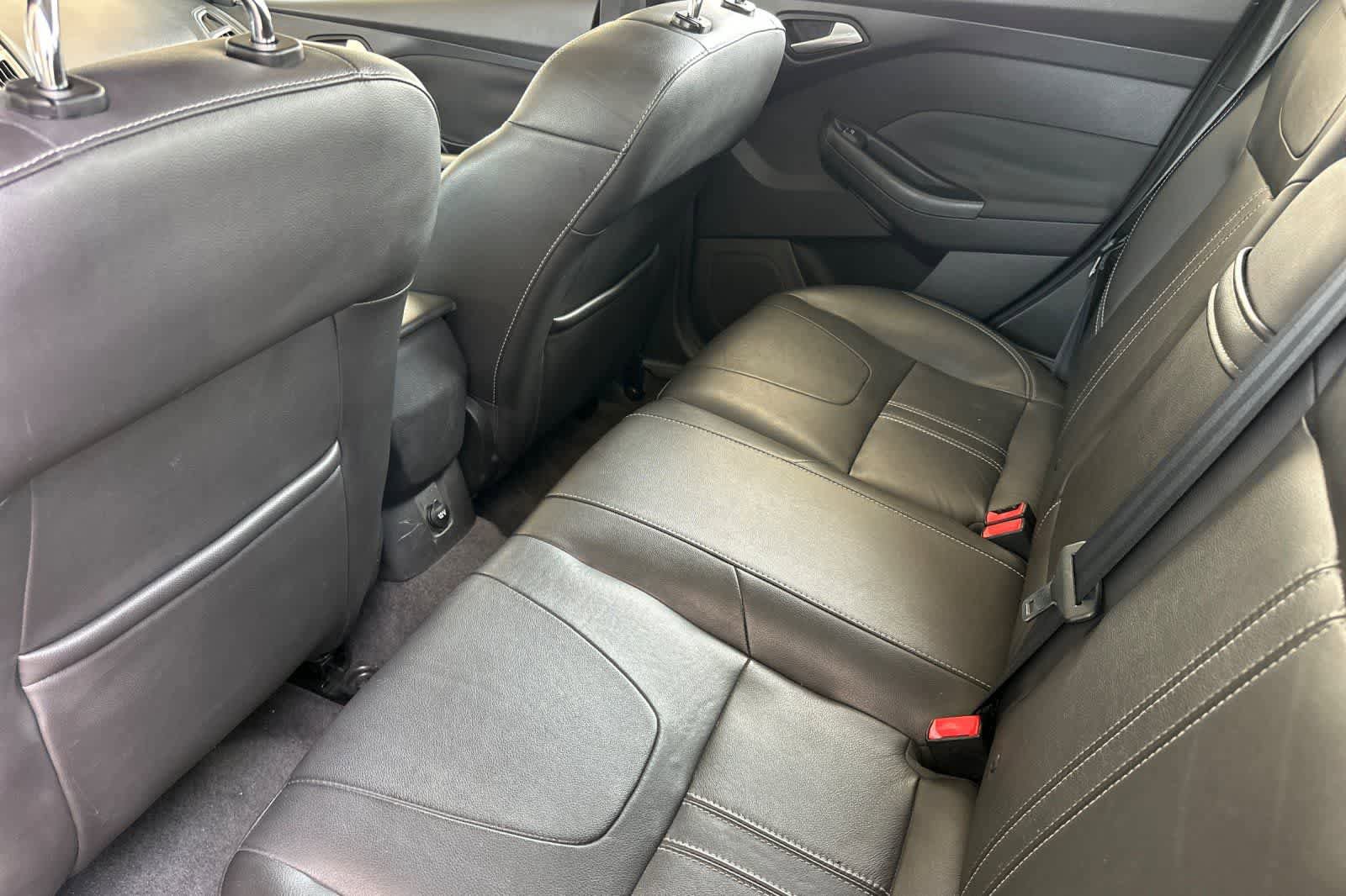 Used 2012 Ford Focus SEL FWD image 4