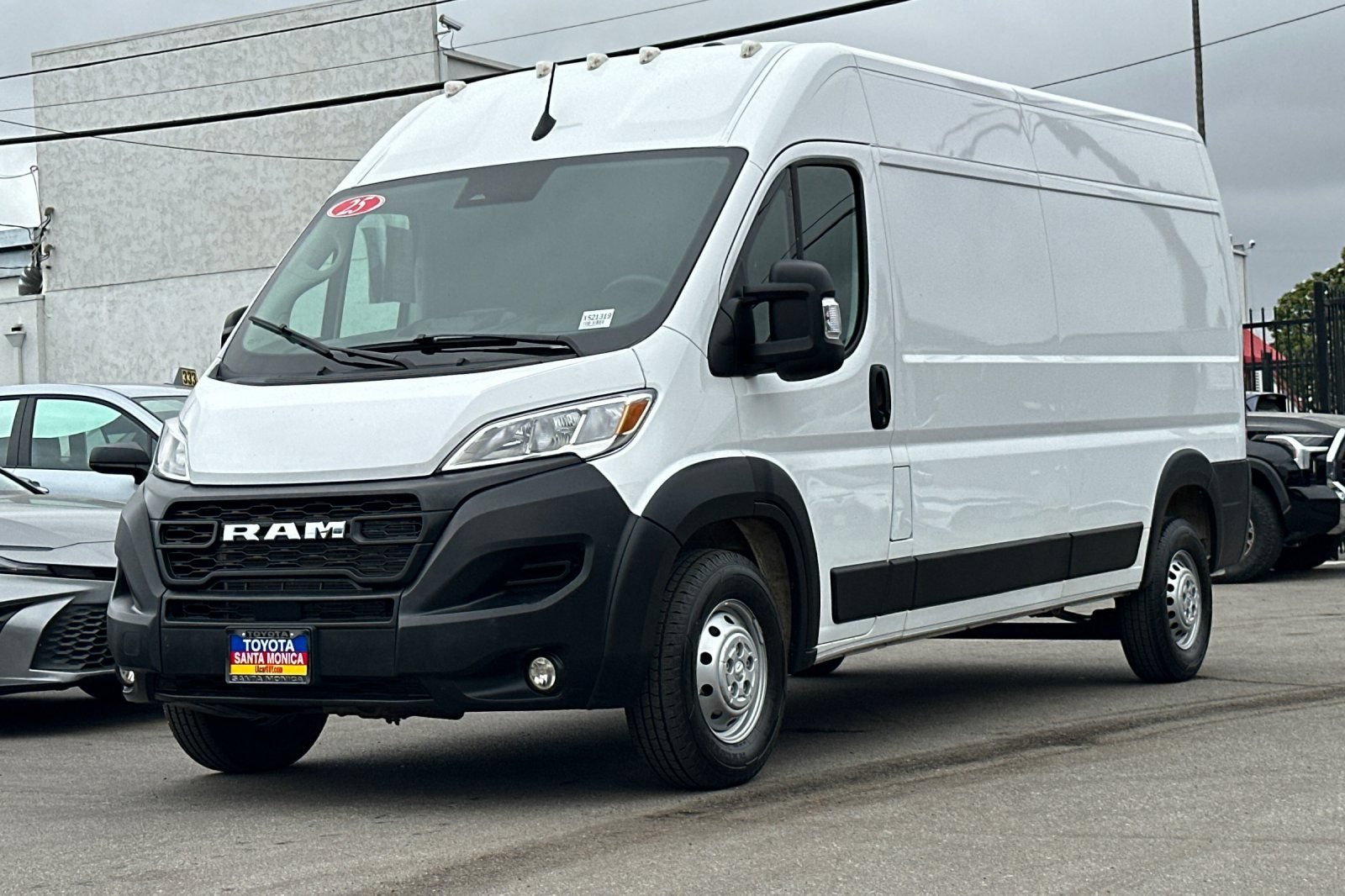 Used 2025 RAM ProMaster 2500 w/ Convenience Group FWD image 8