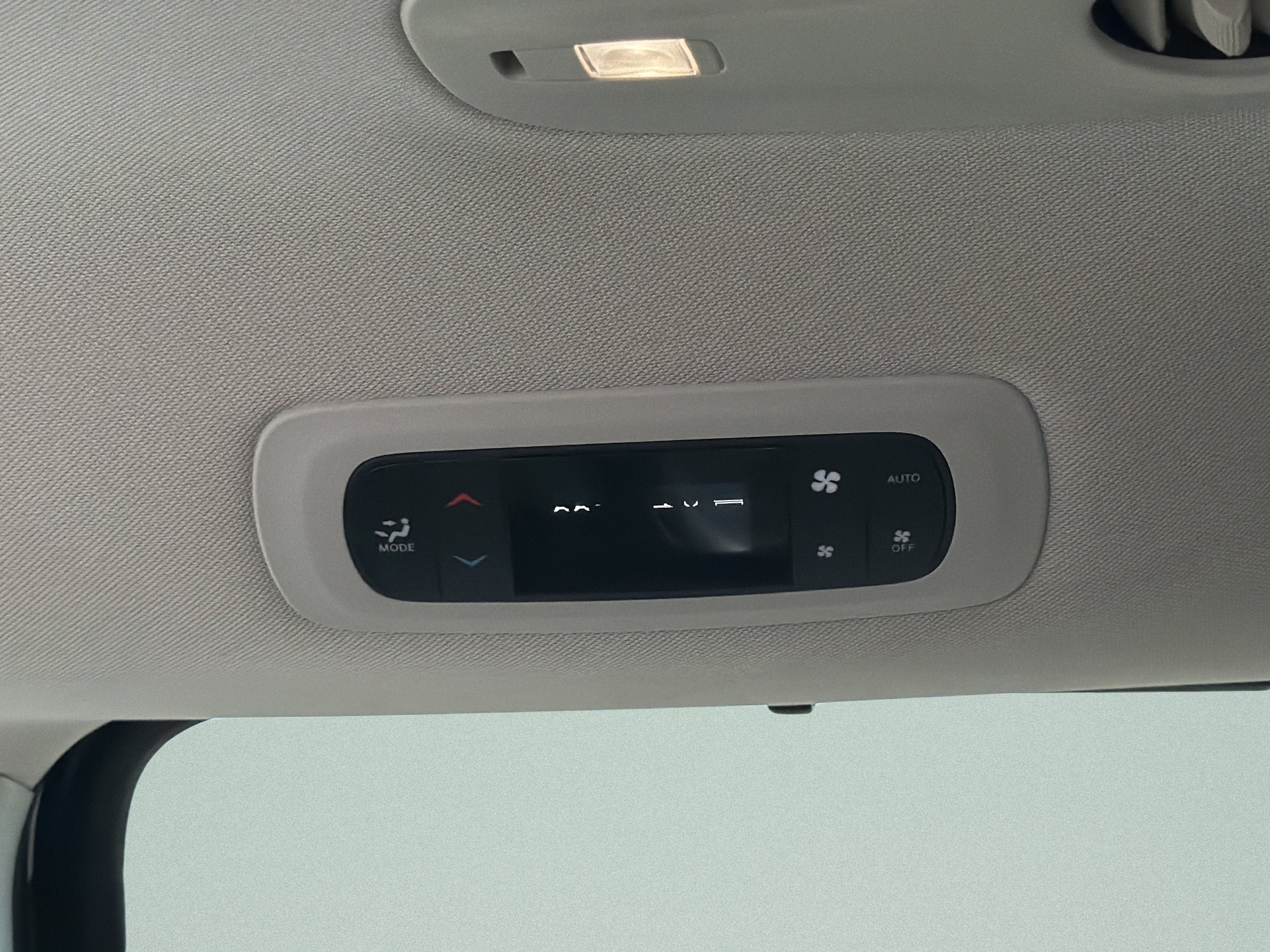 Used 2023 Chrysler Pacifica Touring-L FWD image 9
