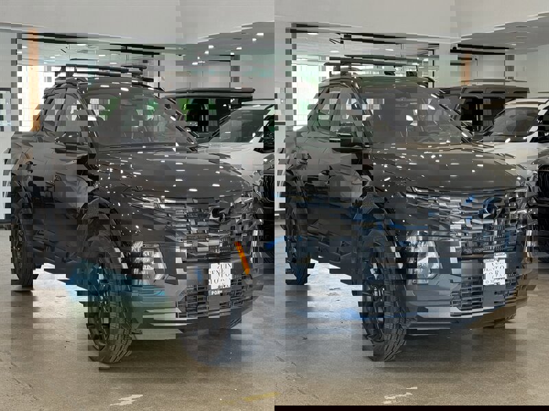 Used 2023 Hyundai Santa Cruz Limited image 3