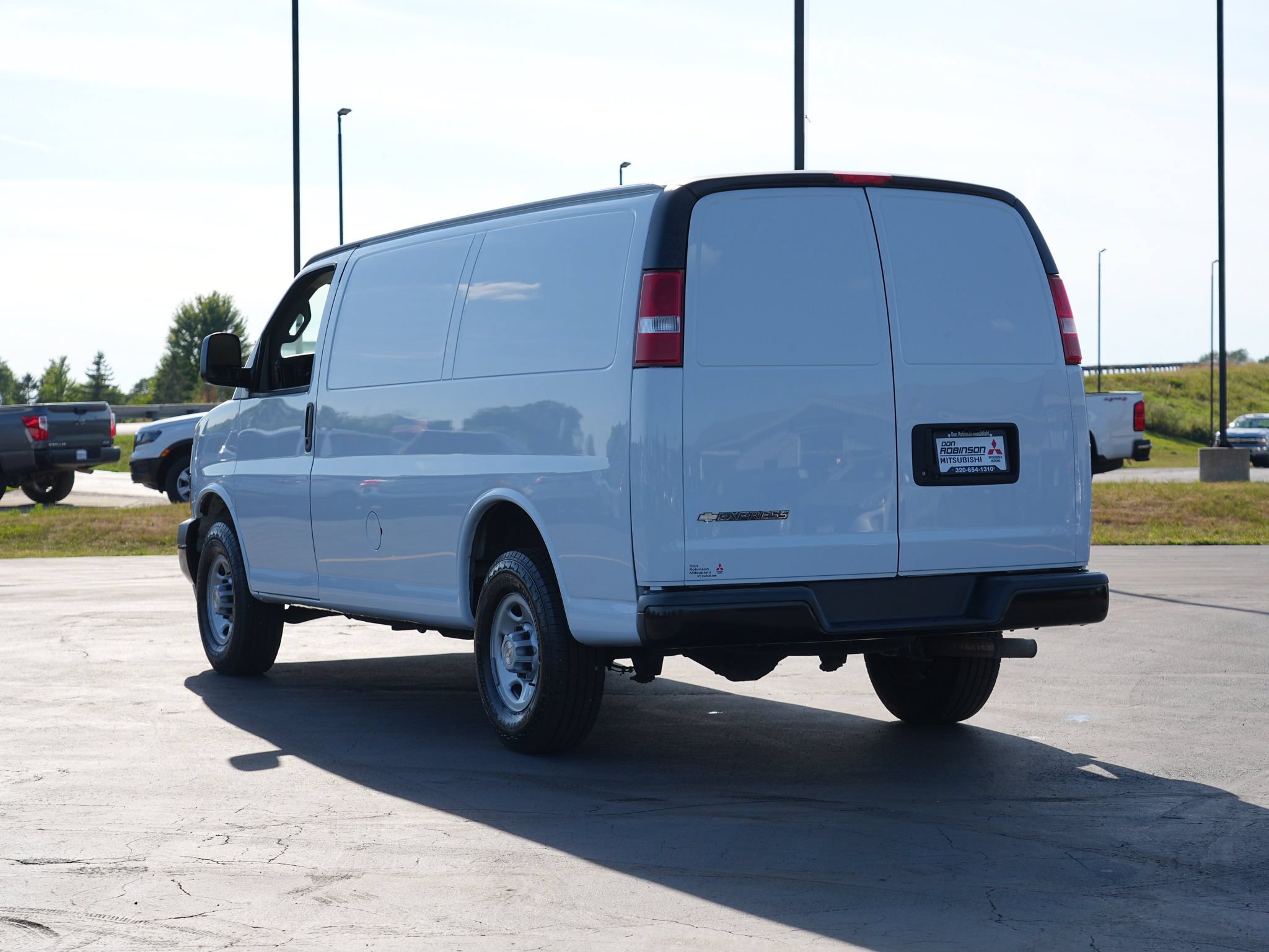 Used 2020 Chevrolet Express 3500 w/ Driver Convenience Package RWD image 6