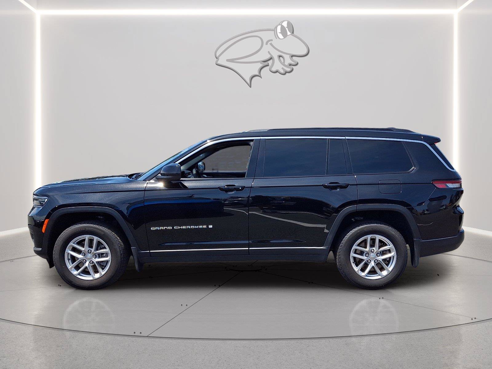 Used 2025 Jeep Grand Cherokee L Laredo AWD/4WD image 7