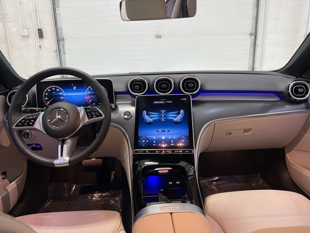 Used 2025 Mercedes-Benz C 300 4MATIC Sedan image 38