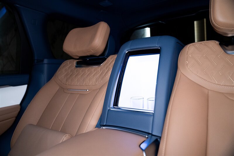 Used 2023 Land Rover Range Rover SV AWD/4WD image 23