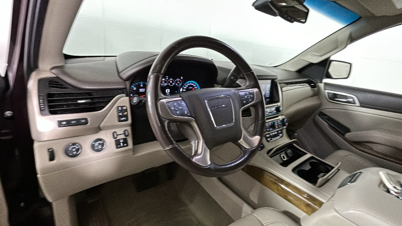 Used 2017 GMC Yukon Denali AWD/4WD image 16