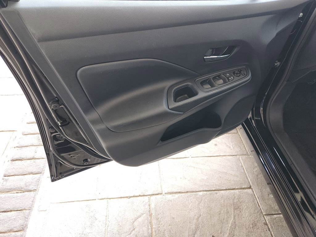 Used 2025 Nissan Versa SV image 27