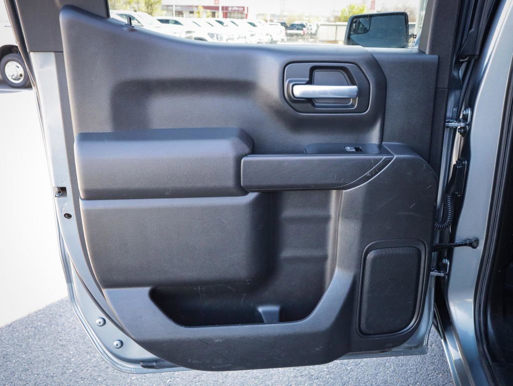 Used 2019 Chevrolet Silverado 1500 Custom w/ Custom Convenience Package AWD/4WD image 32