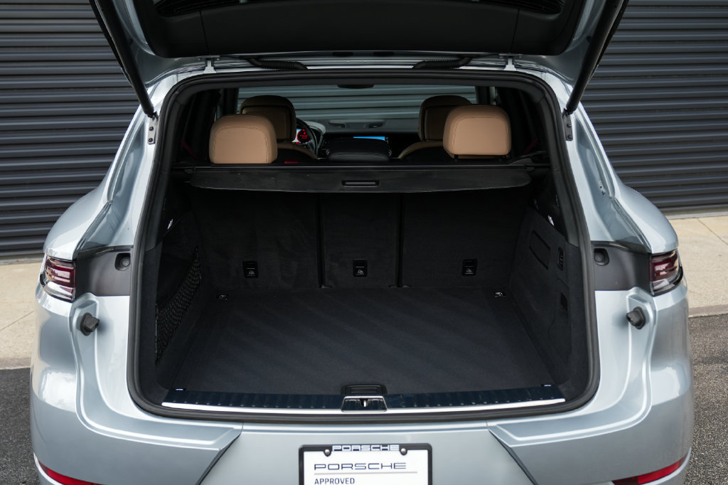 Certified 2024 Porsche Cayenne S AWD/4WD image 17