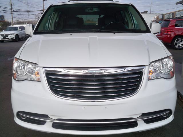 Used 2015 Chrysler Town & Country Touring image 2