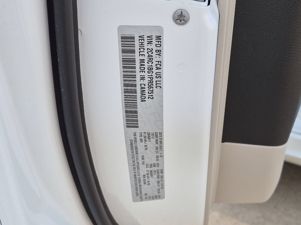 Used 2023 Chrysler Pacifica Touring-L FWD image 41