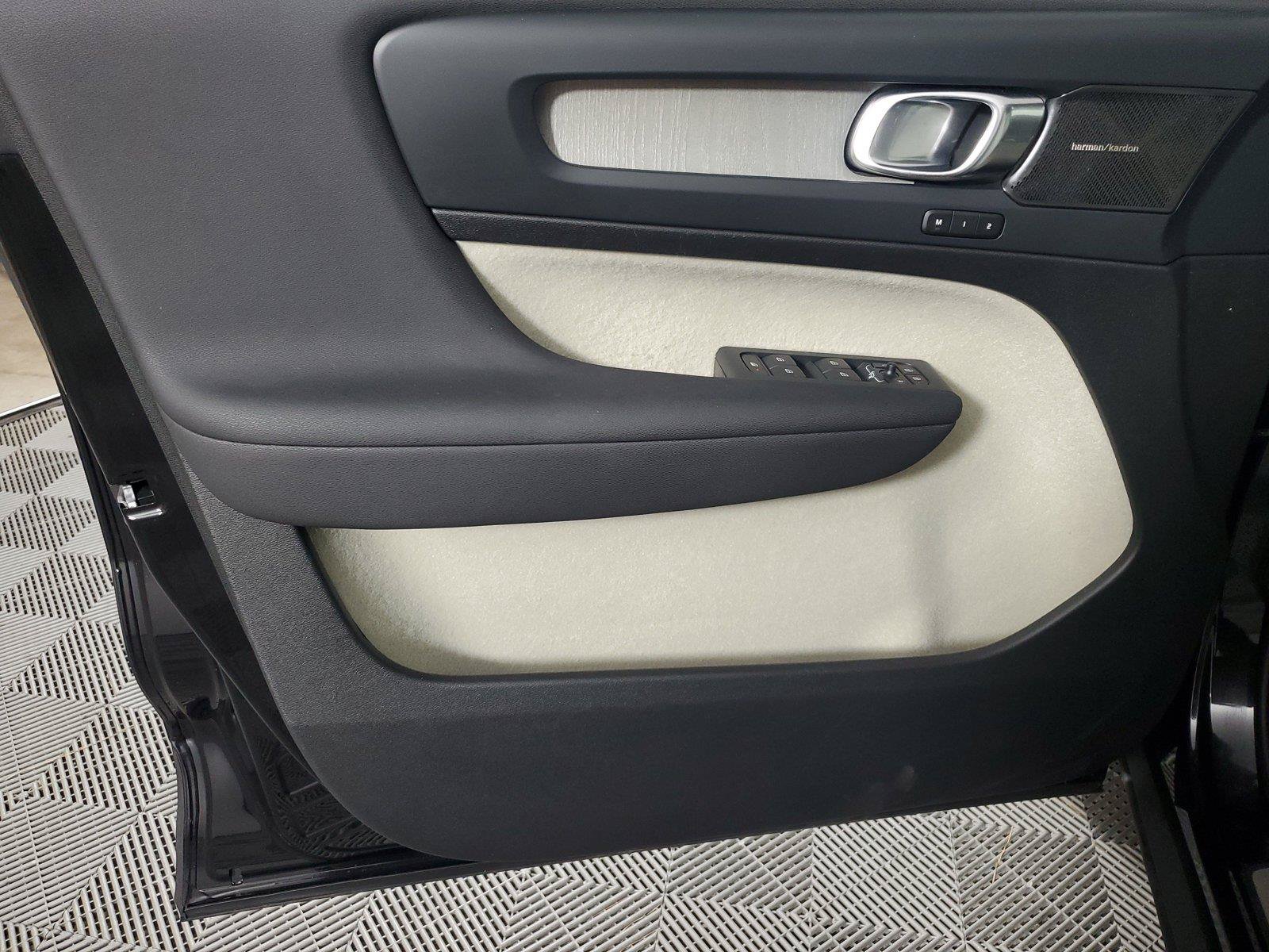 Certified 2024 Volvo XC40 B5 Plus w/ Protection Package Premier AWD/4WD image 19