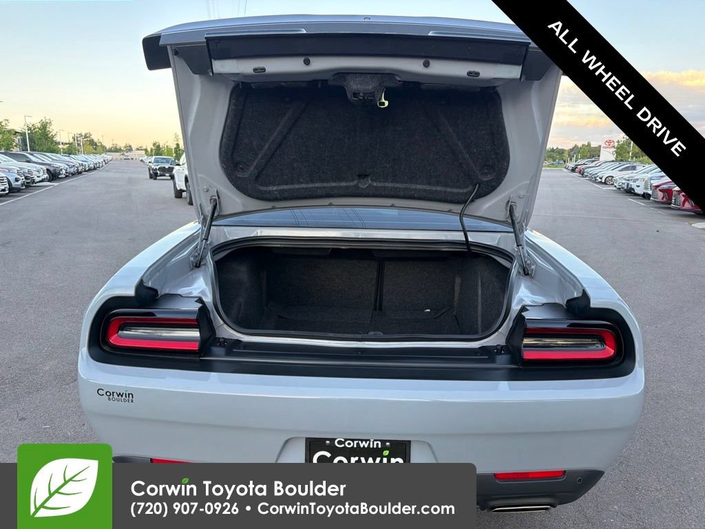 Used 2022 Dodge Challenger SXT w/ Driver Convenience Group AWD/4WD image 15