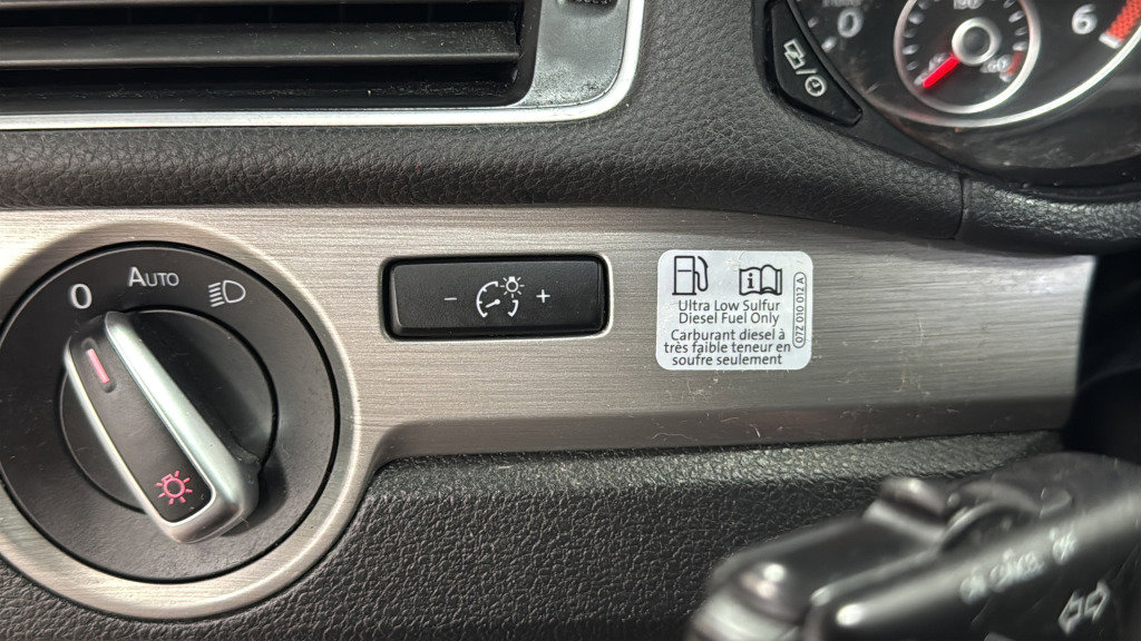 Used 2015 Volkswagen Passat TDI SE image 22