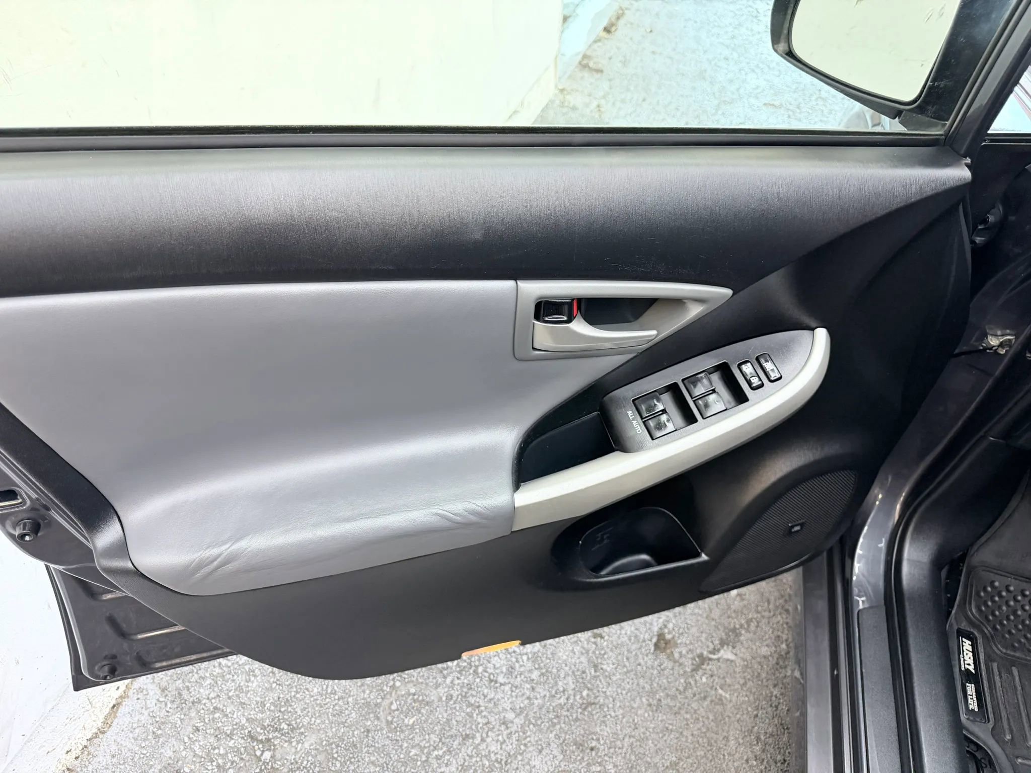 Used 2014 Toyota Prius Four w/ Solar Roof Package FWD image 14