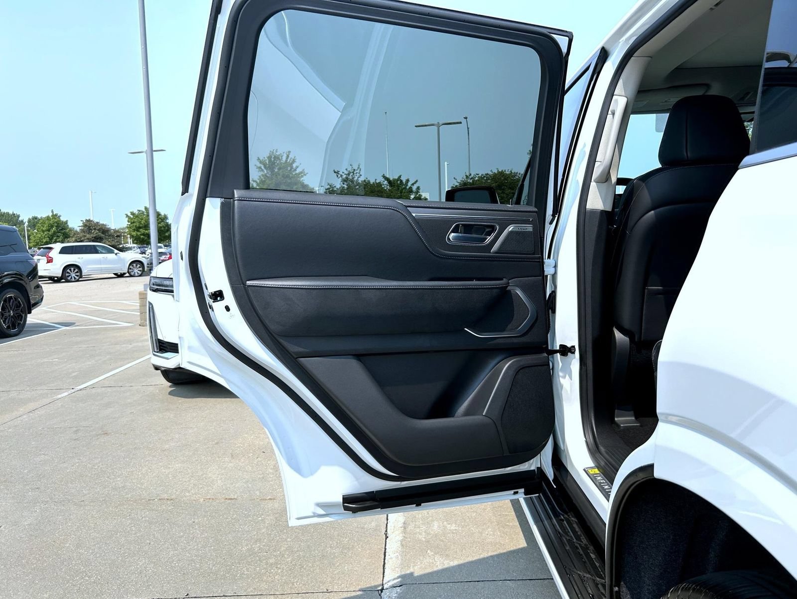 New 2027 INFINITI QX80 Luxe w/ Cargo Package AWD/4WD image 22