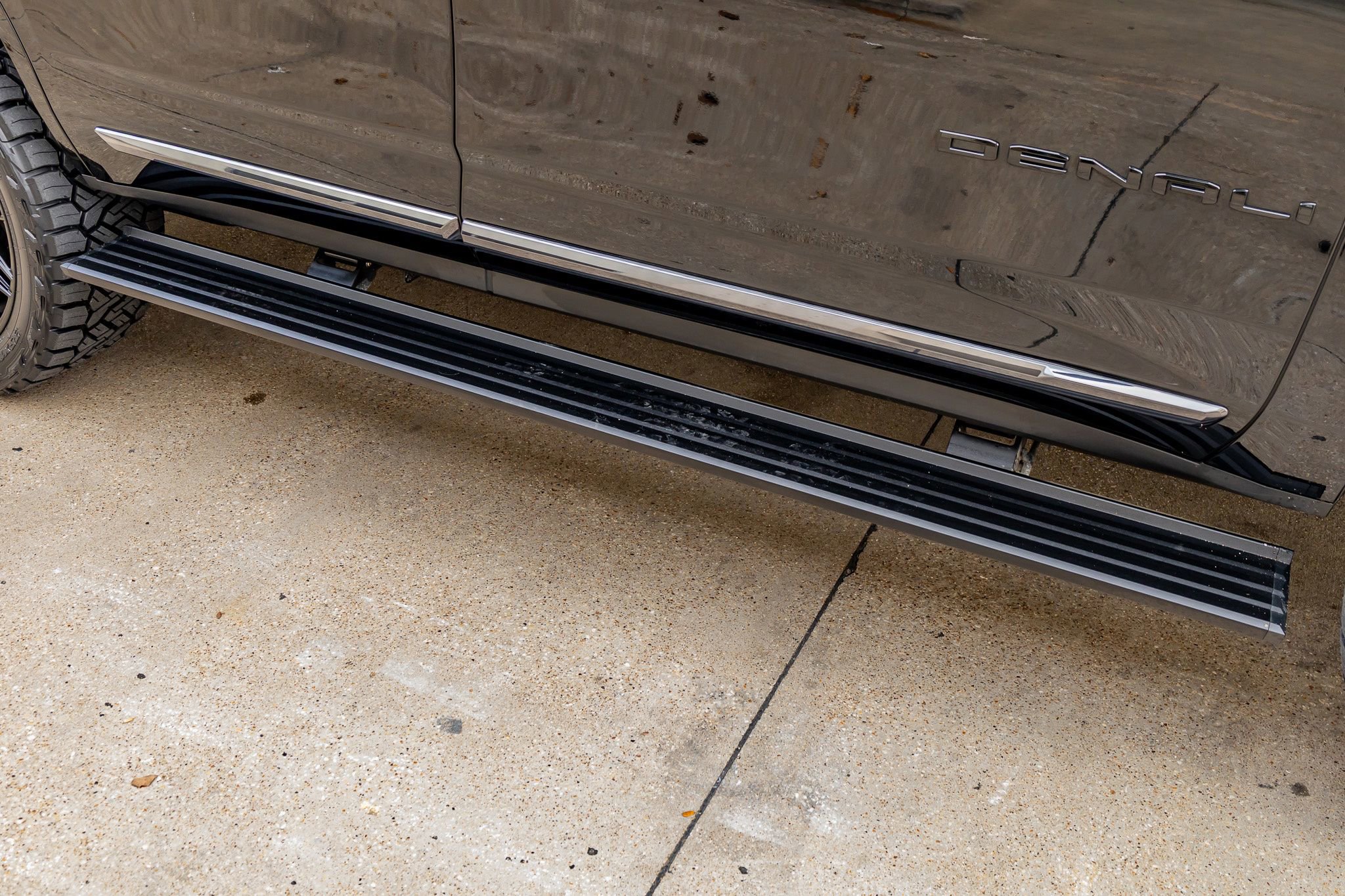 Used 2024 GMC Yukon Denali Ultimate AWD/4WD image 13