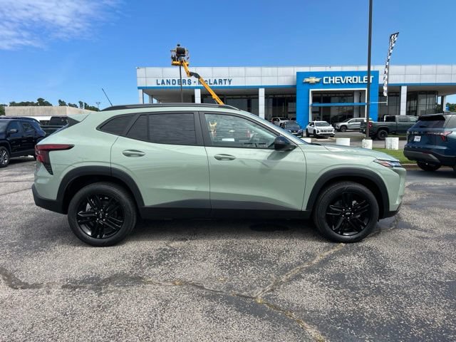 New 2026 Chevrolet Trax ACTIV FWD image 2