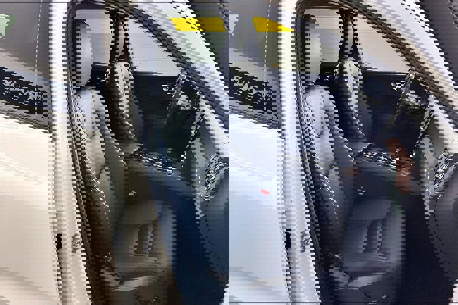 Used 2024 Volvo XC60 B5 Plus w/ Protection Package Premier image 9