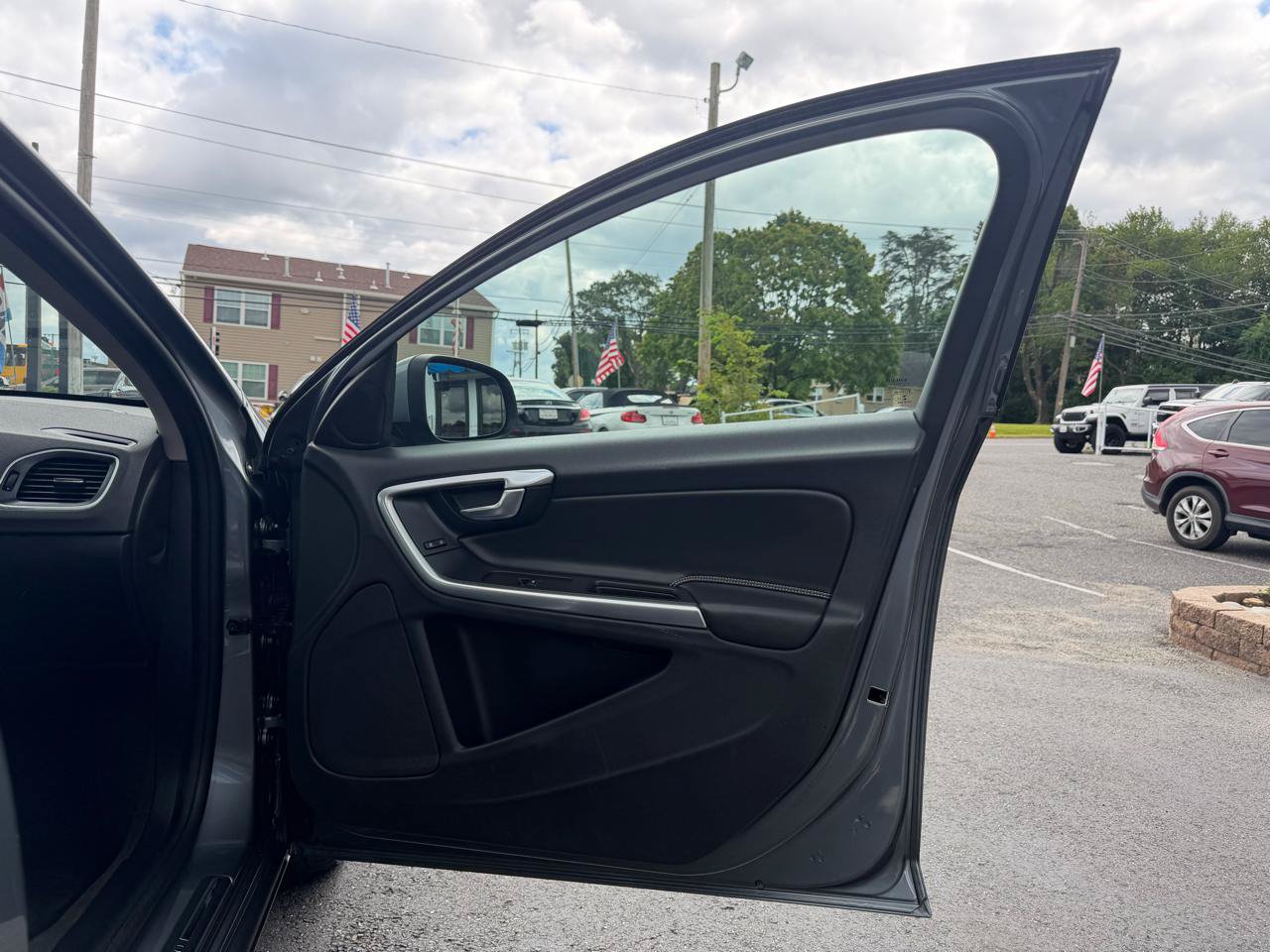 Used 2018 Volvo S60 T5 Dynamic w/ Protection Package AWD/4WD image 18