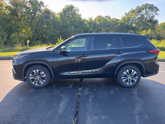 Used 2023 Toyota Highlander XLE FWD image 6