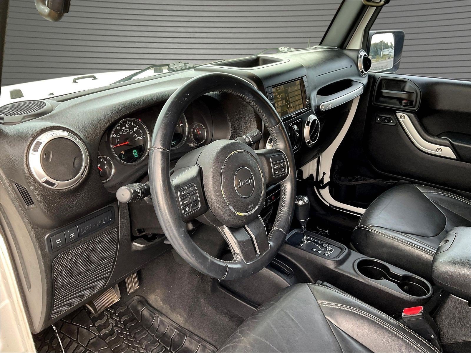 Used 2015 Jeep Wrangler Unlimited Rubicon w/ Dual Top Group AWD/4WD image 15