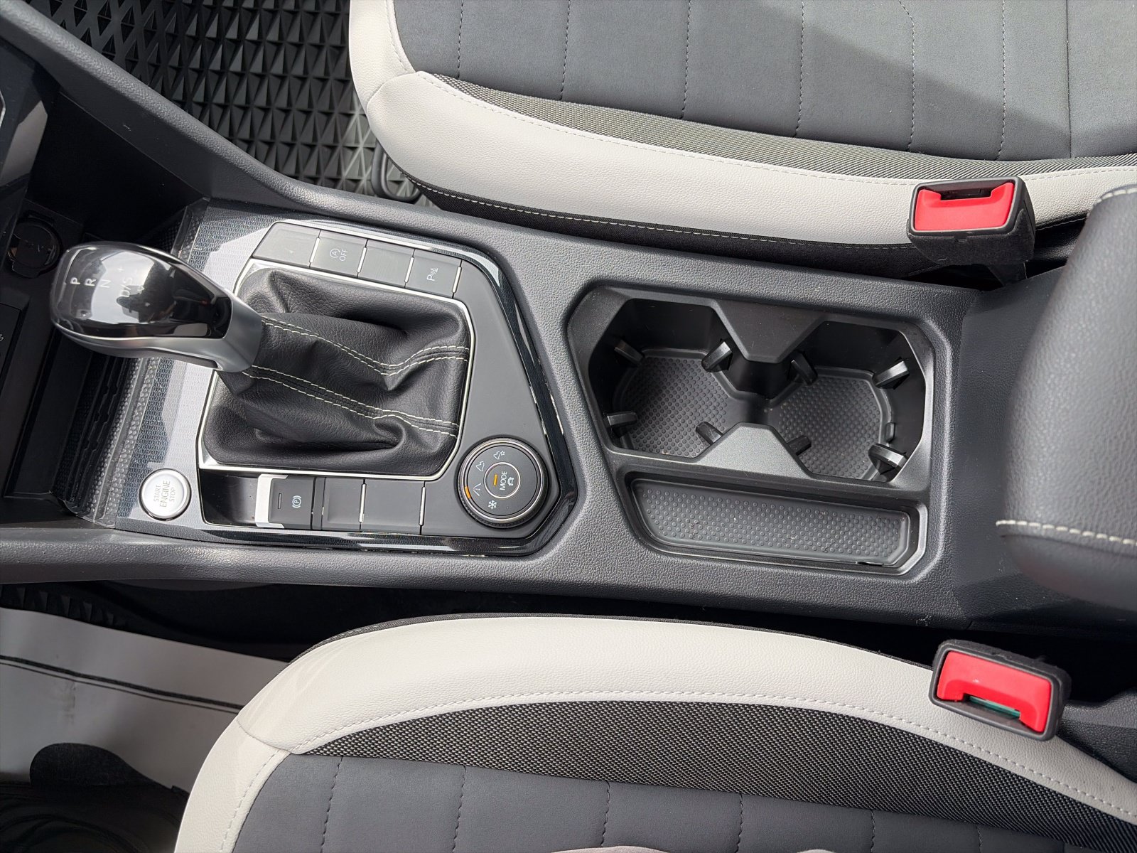 Certified 2025 Volkswagen Taos SE AWD/4WD image 23