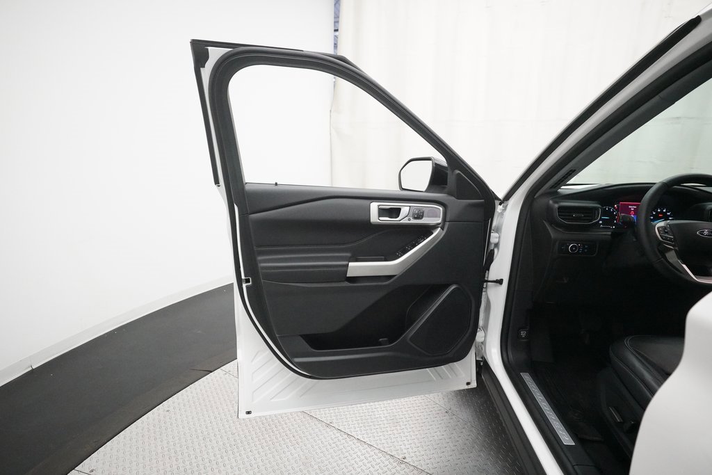 Used 2023 Ford Explorer Limited w/ Equipment Group 301A image 28