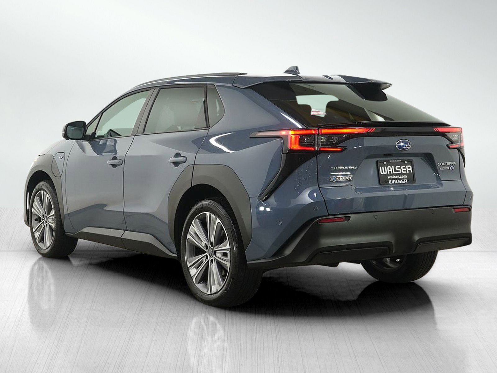 Used 2023 Subaru Solterra Limited image 3