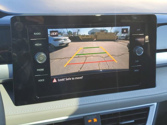 Certified 2025 Volkswagen Taos SE w/ Panoramic Sunroof Package image 28