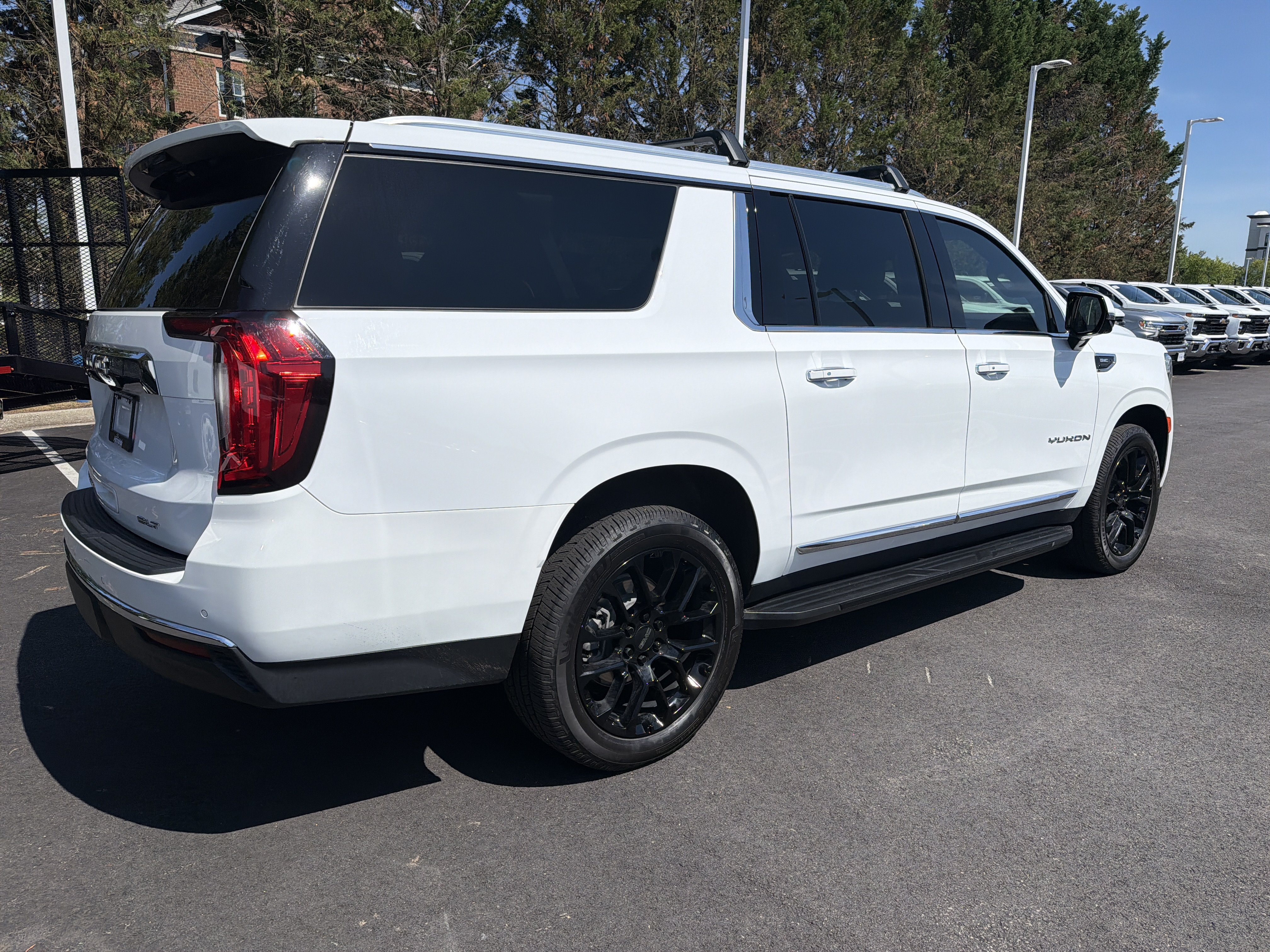 Used 2023 GMC Yukon XL SLT w/ SLT Luxury Package AWD/4WD image 10