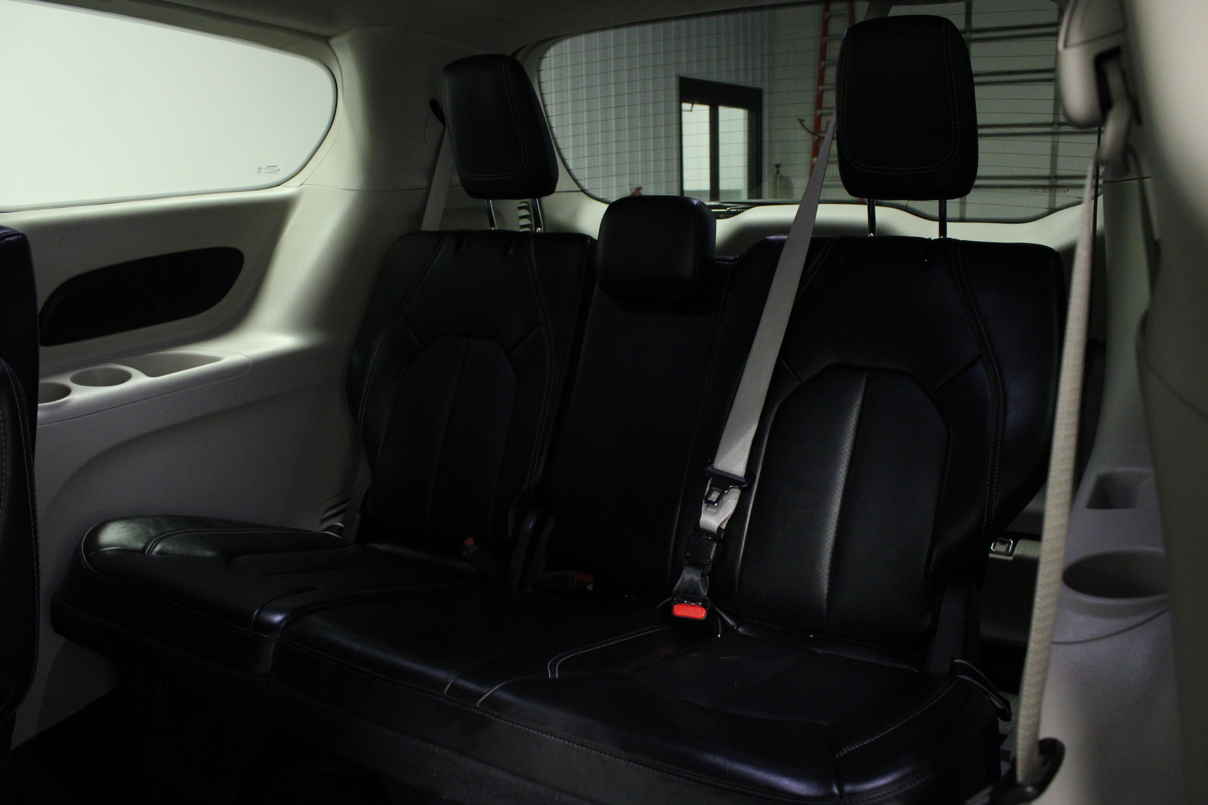 Used 2024 Chrysler Pacifica Touring-L FWD image 14