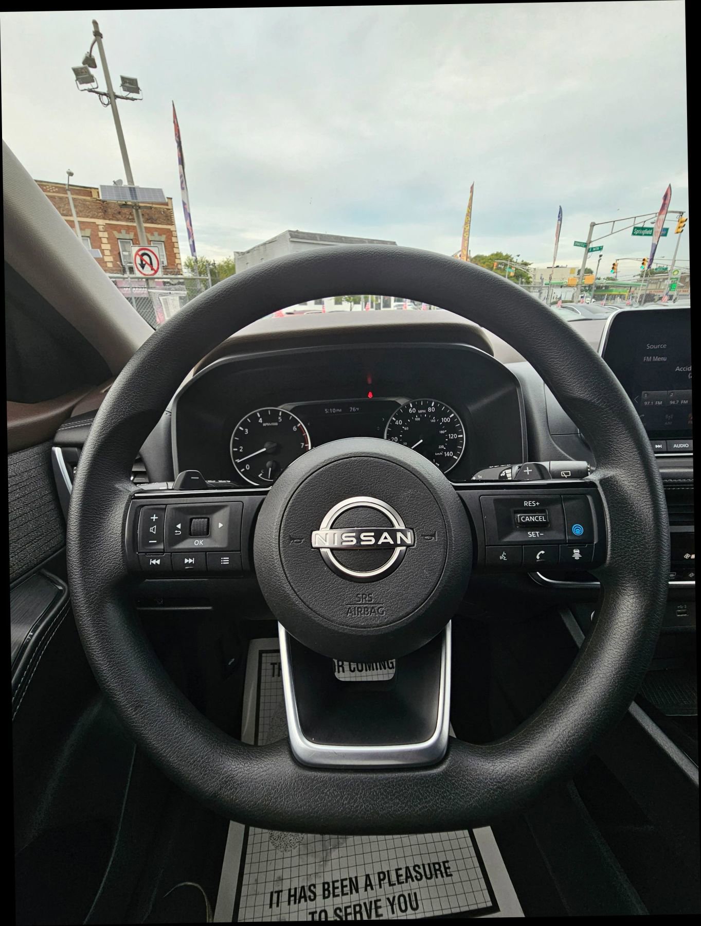 Used 2023 Nissan Rogue SV image 15