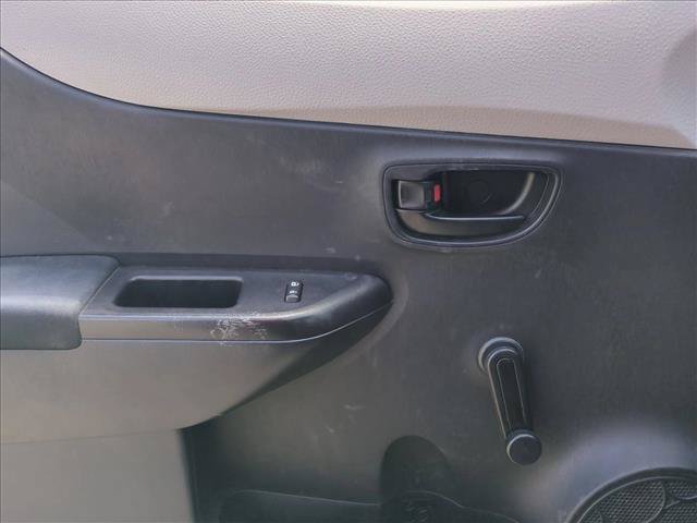 Used 2013 Toyota Yaris L FWD image 9