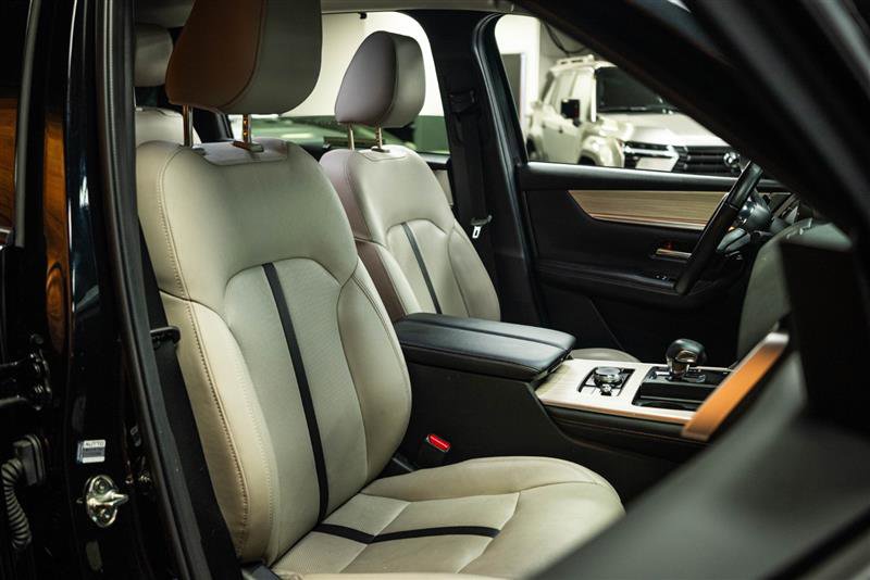 Used 2024 MAZDA CX-90 Plug-In Hybrid w/ Preferred AWD/4WD image 13