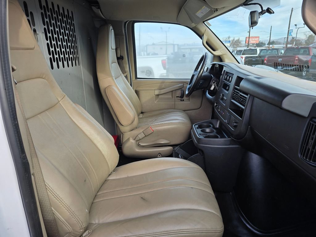 Used 2023 GMC Savana 3500 w/ Driver Convenience Package image 10