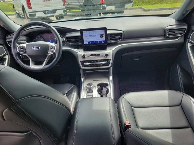 Certified 2022 Ford Explorer XLT w/ Equipment Group 202A image 19