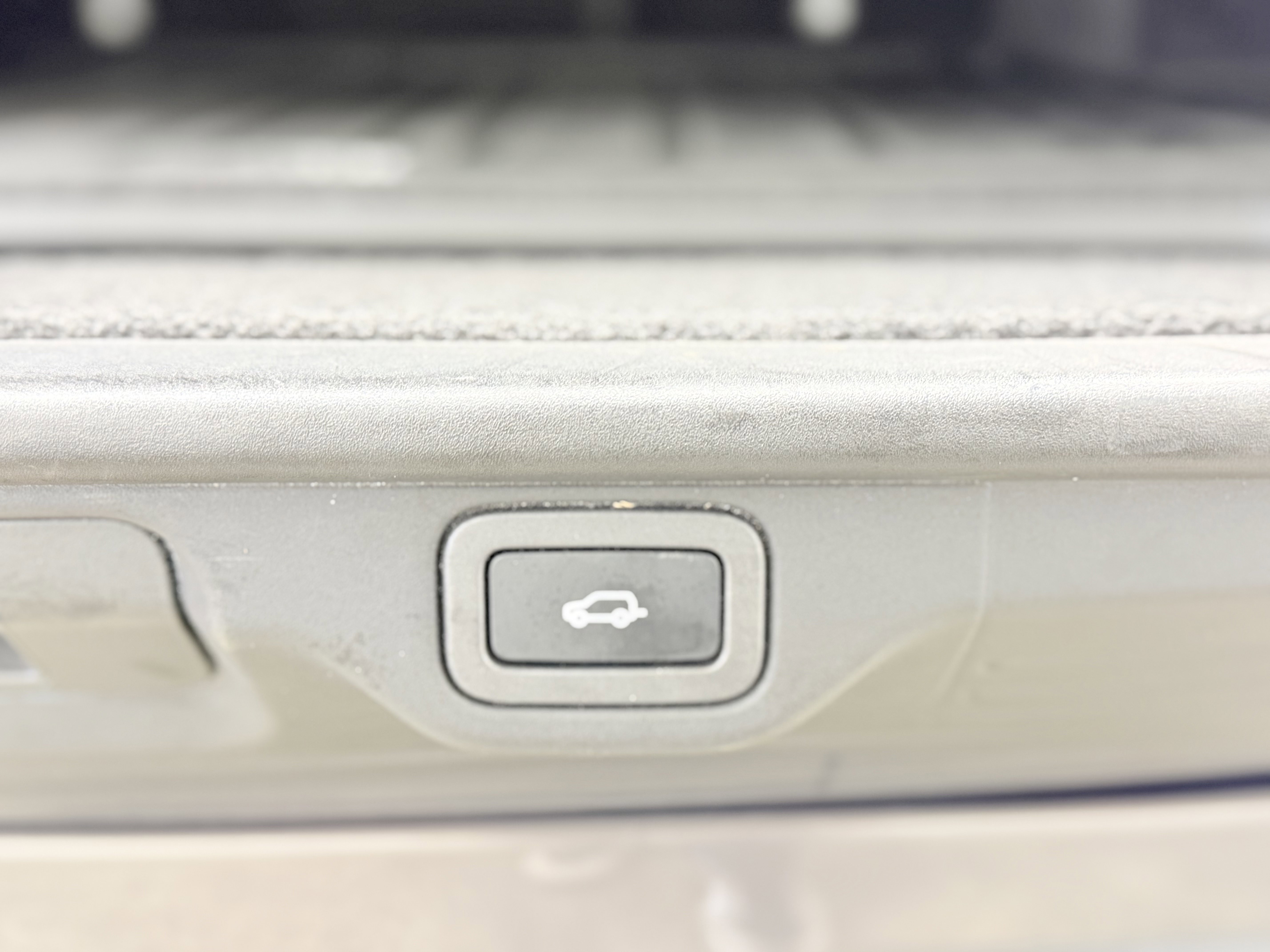 Used 2017 Land Rover Range Rover Supercharged image 11