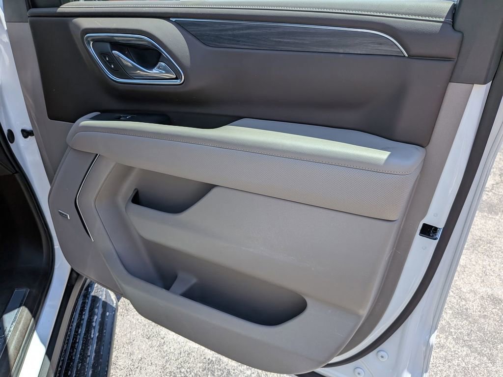 Certified 2024 GMC Yukon SLT w/ SLT Luxury Package AWD/4WD image 25
