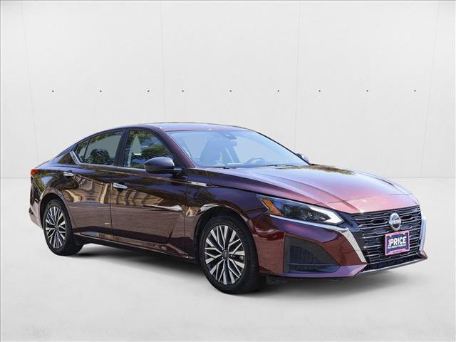 Used 2024 Nissan Altima 2.5 SV image 3