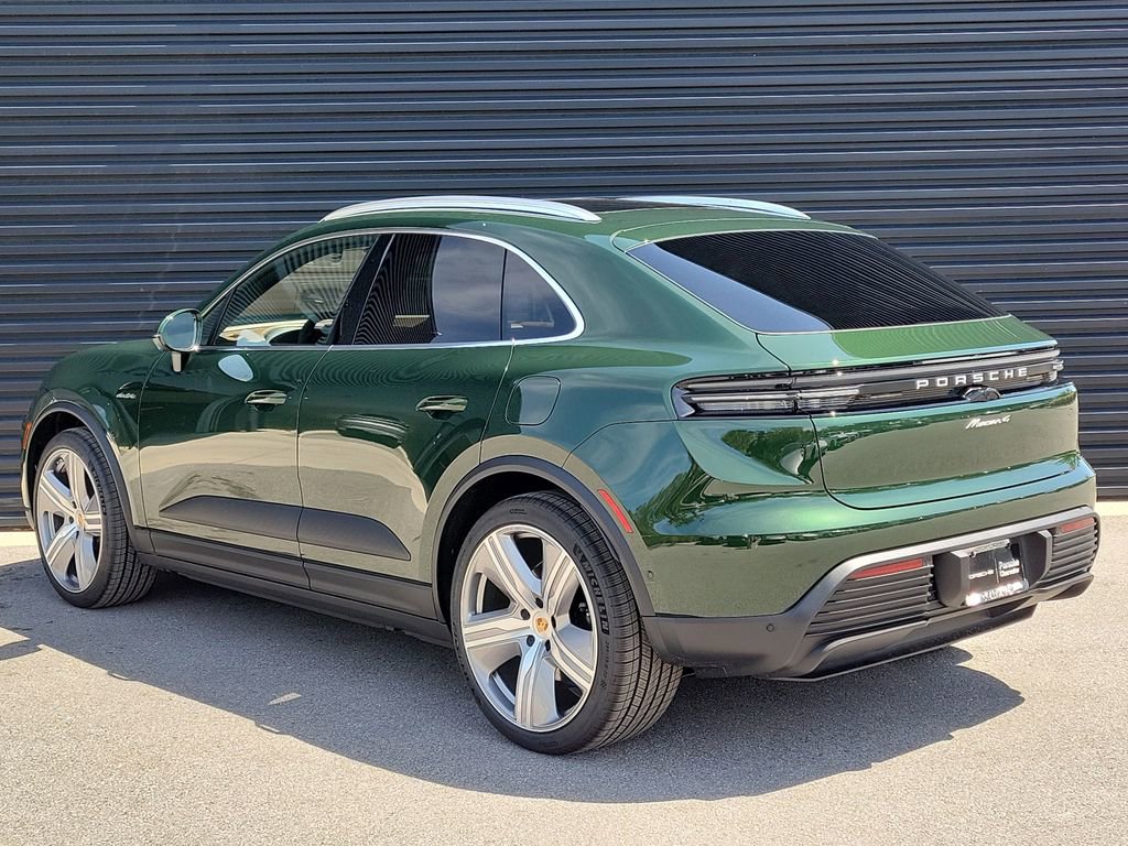 New 2026 Porsche Macan 4 Electric image 3