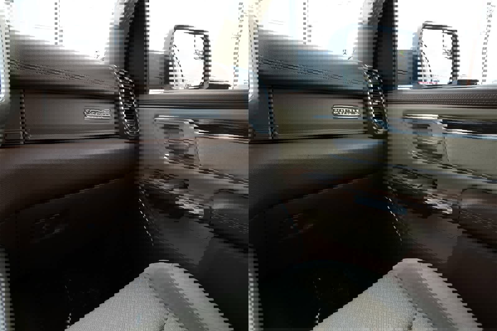 Used 2019 RAM 1500 Laramie image 7