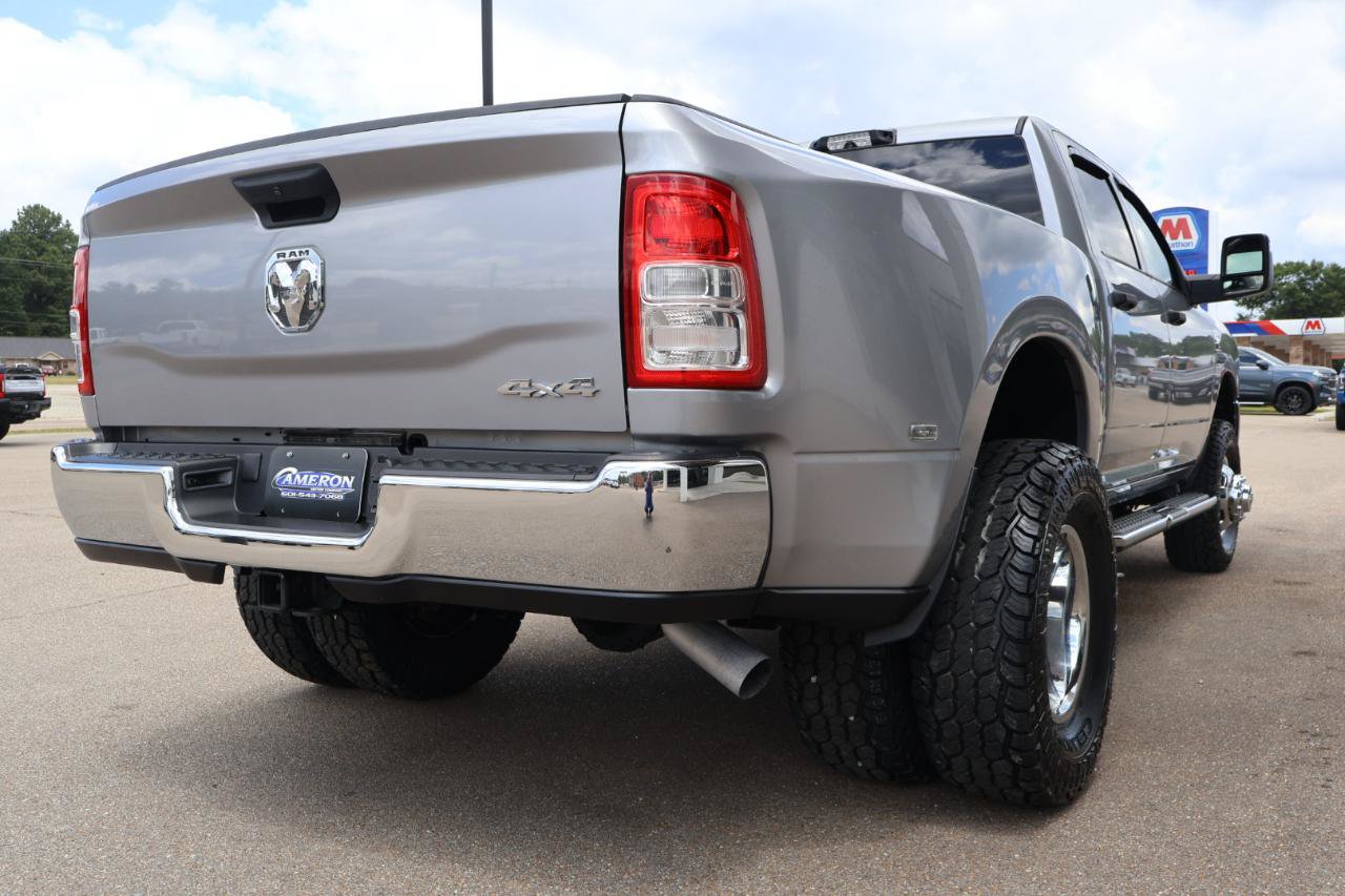 Used 2024 RAM 3500 Tradesman w/ Chrome Appearance Group AWD/4WD image 6