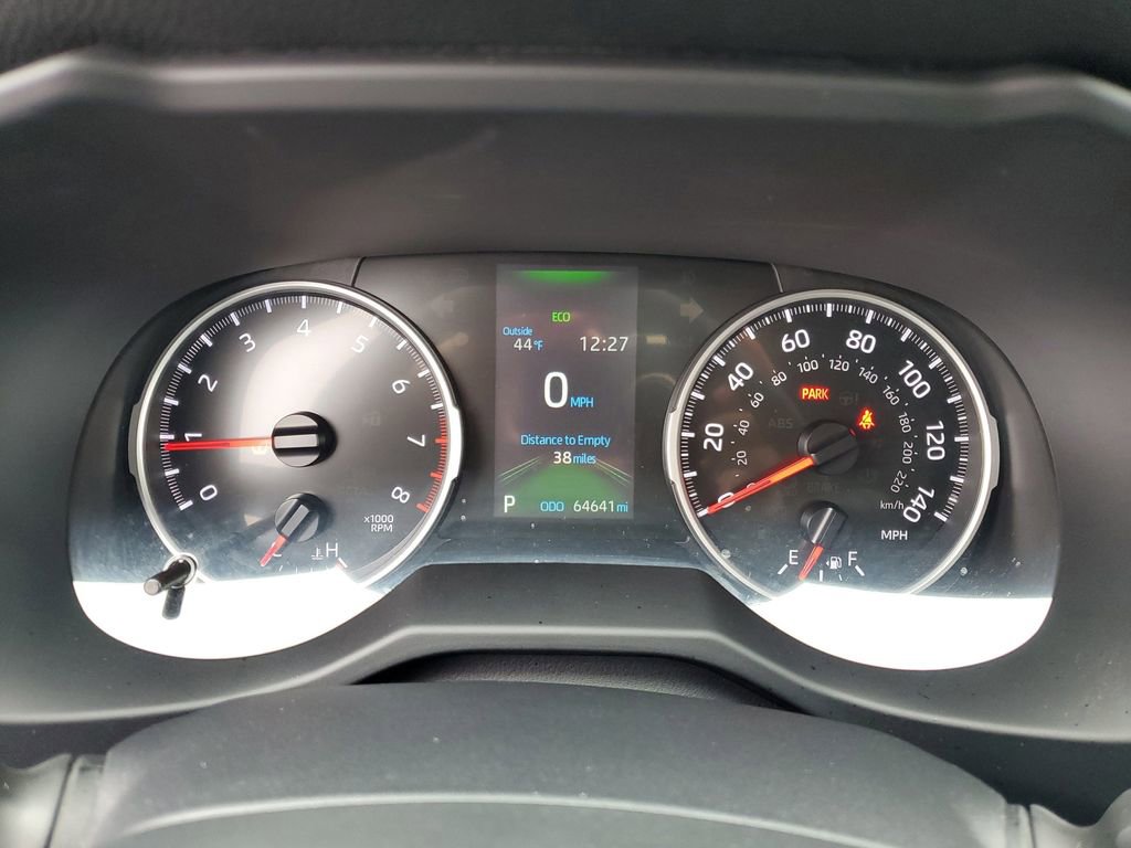 Used 2022 Toyota RAV4 LE image 9