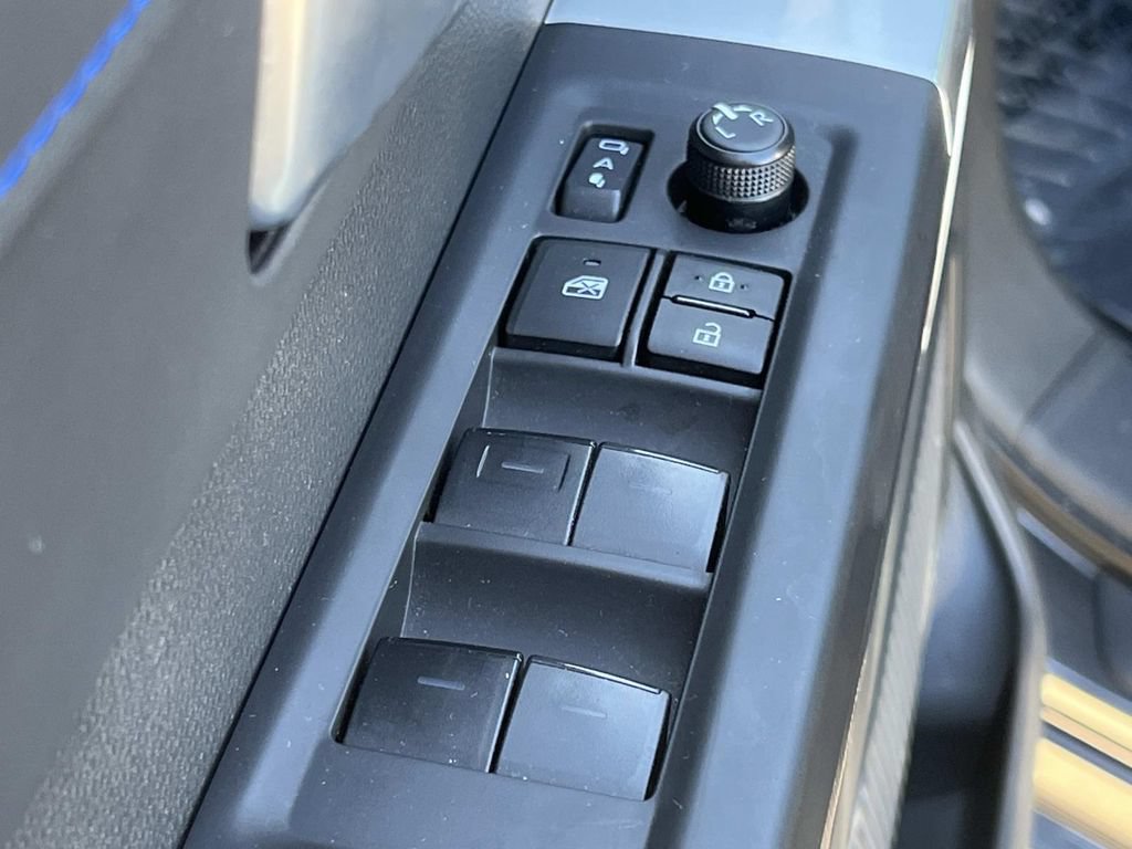 Used 2024 Toyota Sequoia Platinum AWD/4WD image 31