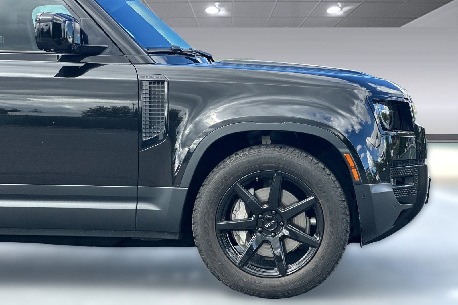 Used 2020 Land Rover Defender 110 SE image 36